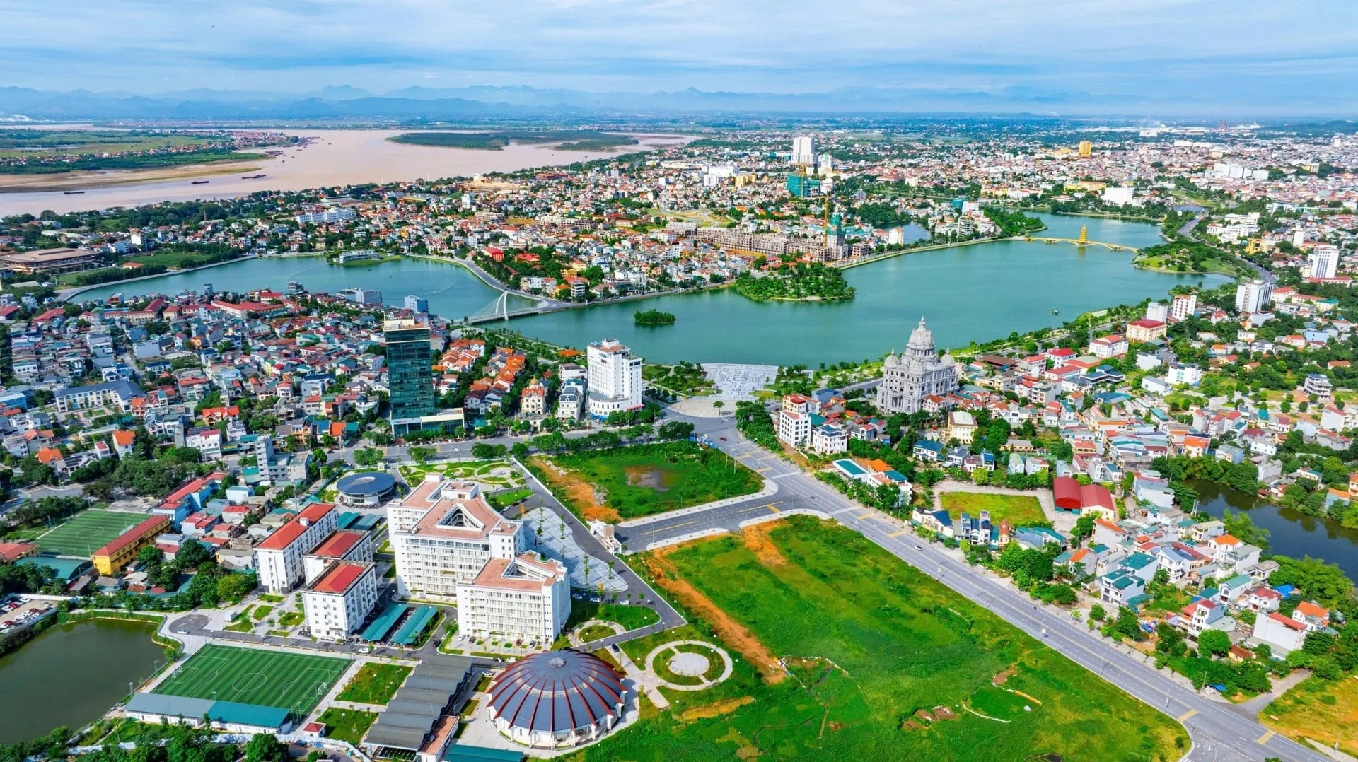 Nhật ký bất động sản 17/12: Sun Group ra mắt Sun Centro Town, duyệt nhiệm vụ quy hoạch KĐT Đại học Quốc tế