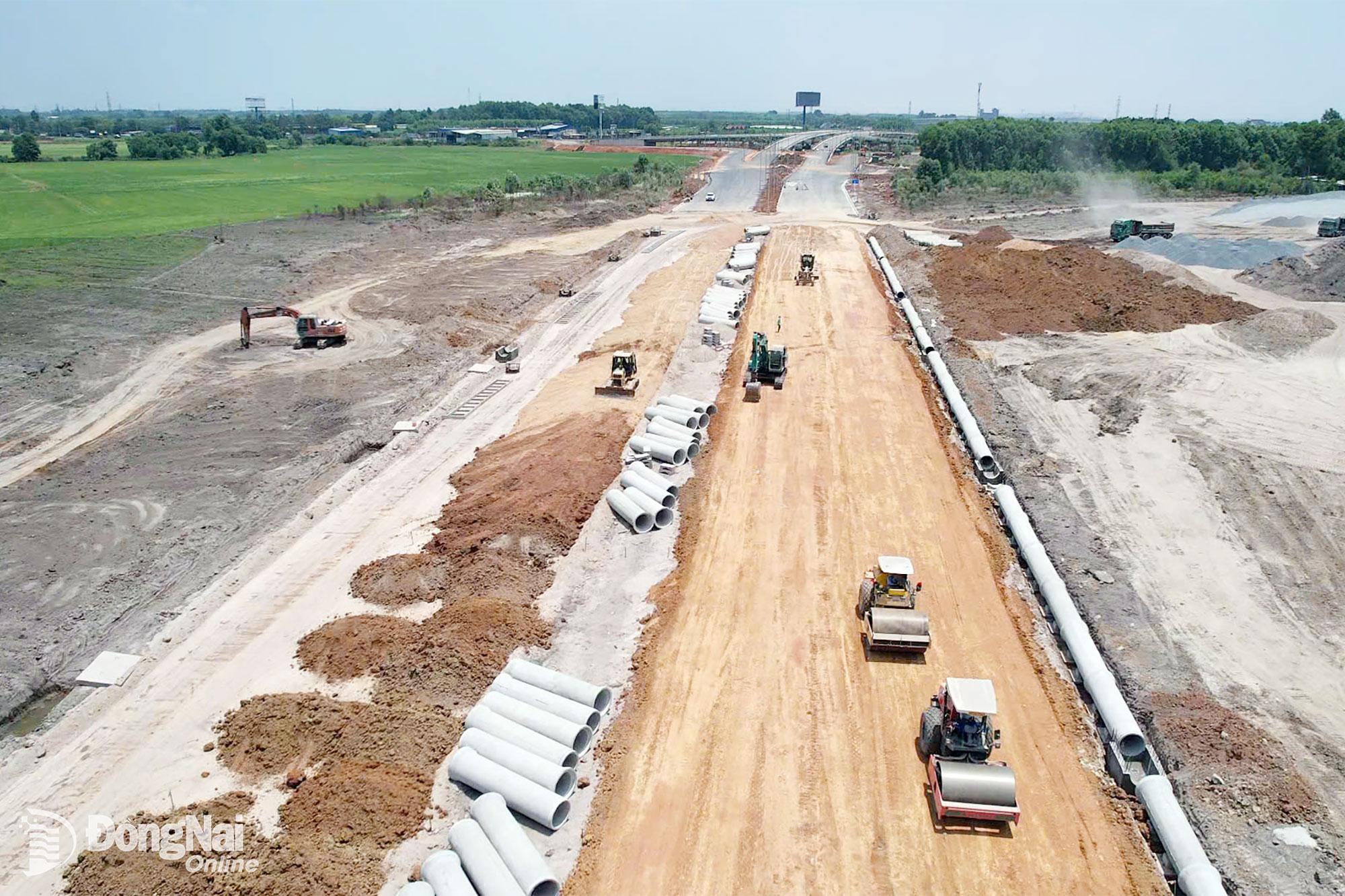 Tăng tốc giải phóng mặt bằng loạt dự án hạ tầng lớn