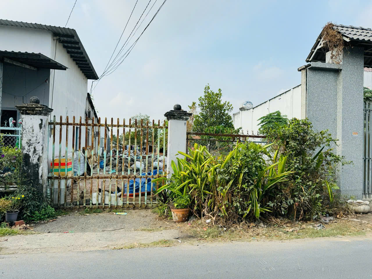Khu dân cư mặt tiền đường Nguyễn Phong Sắc cách ngã tư Quảng Việt 200m