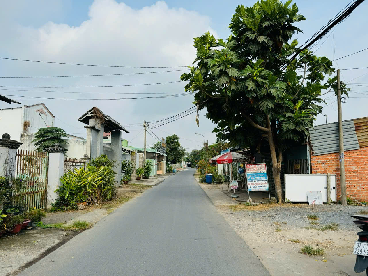 Khu dân cư mặt tiền đường Nguyễn Phong Sắc cách ngã tư Quảng Việt 200m