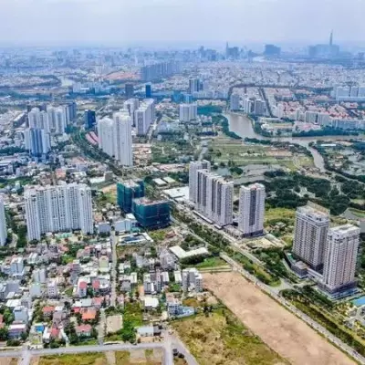 Lãi suất neo cao, doanh nghiệp địa ốc đối mặt áp lực kép