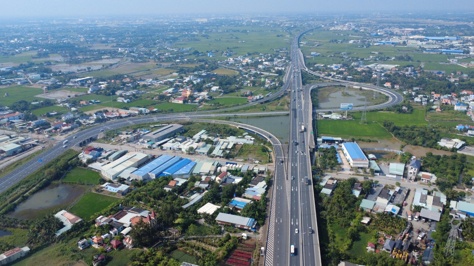 Cận cảnh công trường thi công tuyến đường Vành đai 3-TPHCM qua Tây Ninh