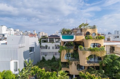 Kiến trúc độc đáo của khách sạn nghỉ dưỡng giữa phố biển Đà Nẵng