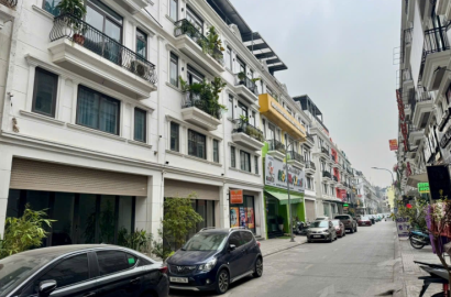 Bất động sản nhà ở Bắc – Nam “ngược chiều”: Hà Nội hạ giá giữ nhịp, TP.HCM bung hàng tạo sóng