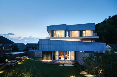 Ngôi nhà 474 m2 mang kiến trúc đương đại đến làng quê nông thôn