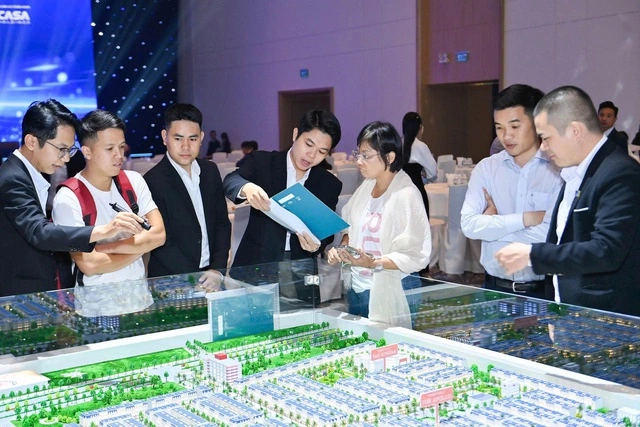 nguoi-tre-mua-nha-1758771675563324982680.webp