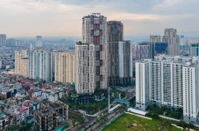 Giao dịch chung cư cũ giảm mạnh, giá vẫn 'trên trời'